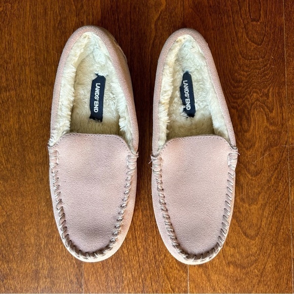 Lands’ End Cabincore Suede Moccasin Slippers, Washed Pink, Faux Fur Lined Size 6 - Picture 2 of 15